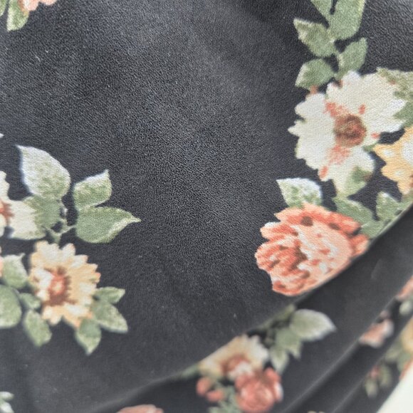 Forever 21 Black Floral Halter Crop Size Large - Picture 6 of 6